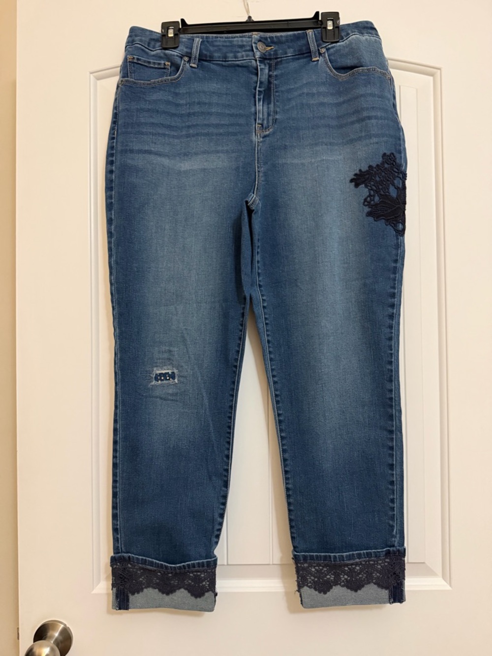 Chico's the Platinum Stretch Blue Embroidered Cuffed Ankle Jeans Sz 2R